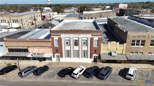 207 W Grand Ave, Yoakum, TX, 77995 | Card Image