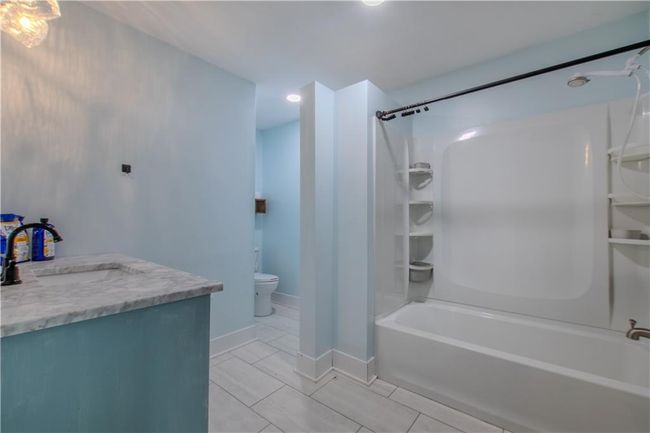Main Bathroom - main floor | Image 14