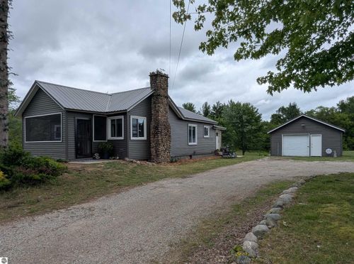 114 N Locust St, Sterling, MI, 48659-9509 | Card Image
