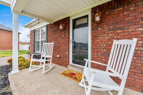 9800 Valley Farms Blvd, Louisville, KY, 40272-3272 | Card Image