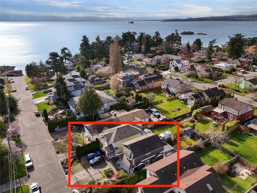 486 Foster St, Esquimalt, BC, V9A6R7 | Card Image