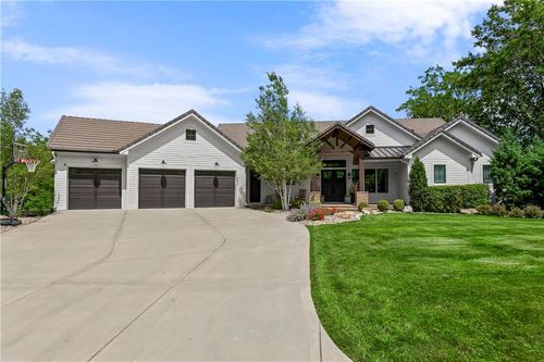 4951 Nw Canyon Rd, Lee's Summit, MO, 64064-2066 | Card Image