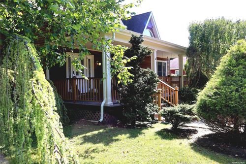 6 Nidzyn Ave, Remsenburg, NY, 11960-2056 | Card Image