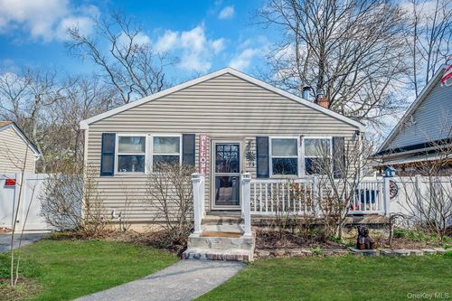 73 Wendy Drive, Brookhaven, NY, 11738 | Card Image