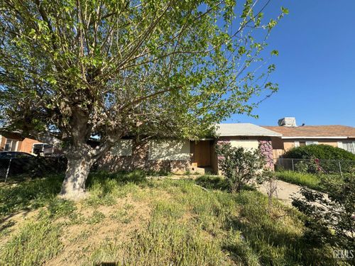 305 Madison Street, Bakersfield, CA, 93307 | Card Image
