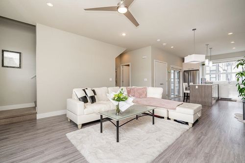 10-1938 N Parallel Rd, Abbotsford, BC, V3G0H1 | Card Image