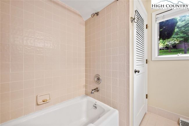 Bath 2 | Image 20