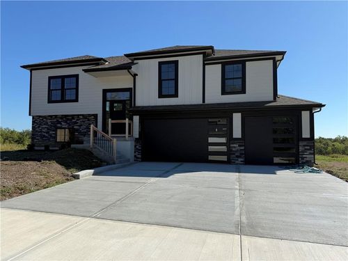 1329 N Holland Dr, Independence, MO, 64056-3116 | Card Image