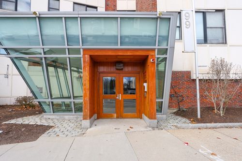 305-99 Chestnut Hill Ave, Boston, MA, 02135-3955 | Card Image