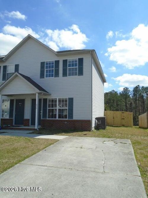 976 W Pueblo Dr, Jacksonville, NC, 28546-9584 | Card Image