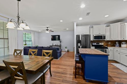 16208 Old Samuel Dr, Prairieville, LA, 70769-4992 | Card Image