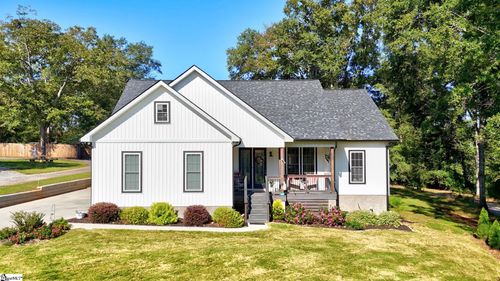 19 Blue Ridge Dr, Liberty, SC, 29657-1001 | Card Image