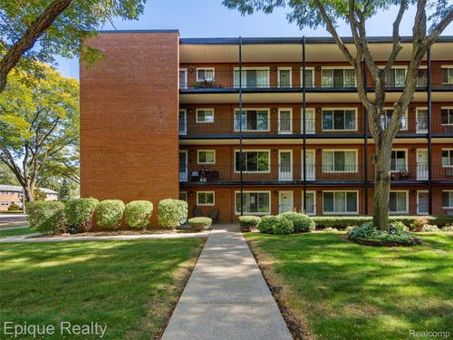 apt-101-2915 W 13 Mile Rd, Royal Oak, MI, 48073-2945 | Card Image