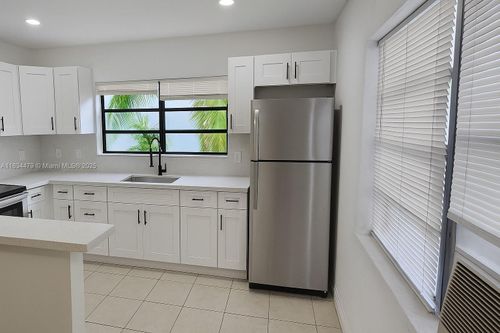 apt-9-417 Nw 2nd Ave, Hallandale Beach, FL, 33009-3342 | Card Image