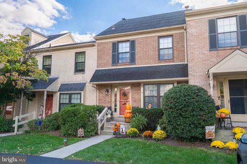 570 Canterbury Rd, West Norriton, PA, 19403-3536 | Card Image