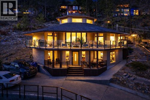 1446 Scott Cres, West Kelowna, BC, V1Z2X6 | Card Image