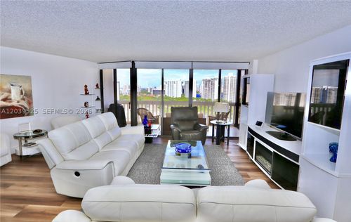 2005-1000 E Island Blvd, Aventura, FL, 33160-4939 | Card Image