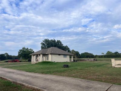 Ranch-style house with a front yard | Image 2