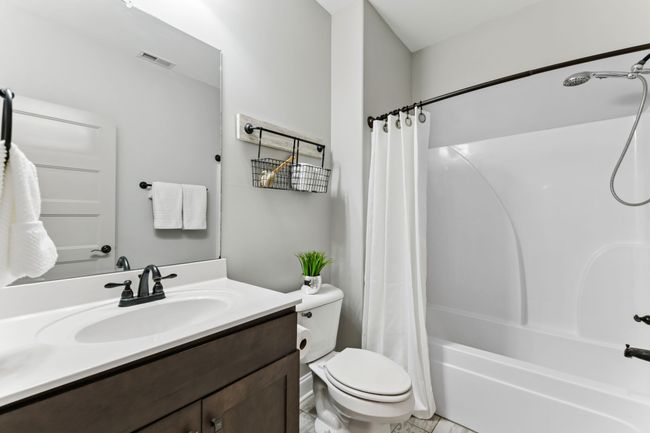 Full bathroom on main | Image 21