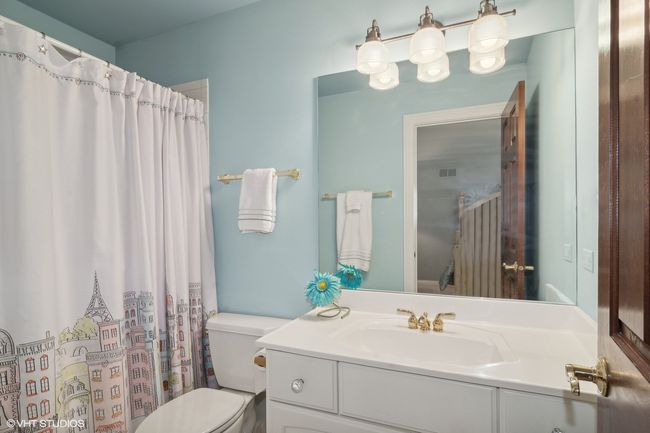 Ensuite private bath to bedroom 4 | Image 24