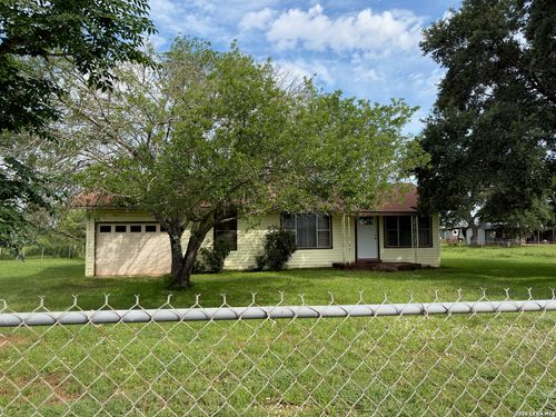 1920 Sutherland Springs Rd, Floresville, TX, 78114-3334 | Card Image