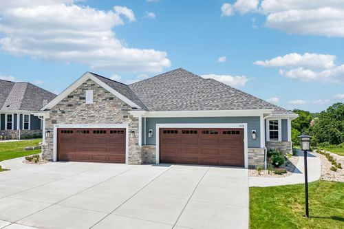 2116 Bluestem Dr, Waukesha, WI, 53188-5761 | Card Image