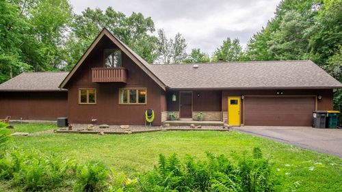 E4495 Woodland Dr, EAU CLAIRE, WI, 54701-8569 | Card Image