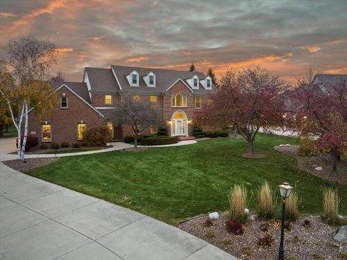 9254 W Wyndham Hills Court, Franklin, WI, 53132 | Card Image