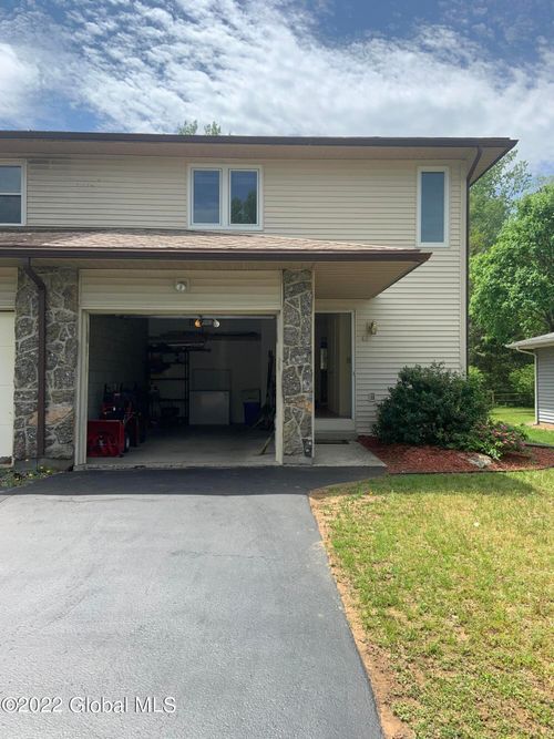 46 Velina Dr, Albany, NY, 12203-4738 | Card Image