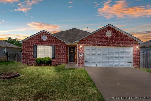 23204 Jewell Dr, Claremore, OK, 74019-2247 | Card Image