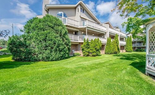 21082 Boulder Cir, Northville, MI, 48167-2733 | Card Image