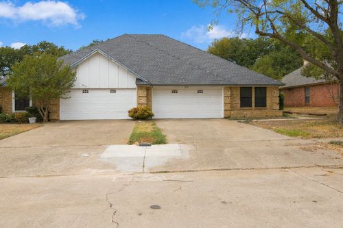 317 Moore Creek Rd, Hurst, TX, 76053-6424 | Card Image