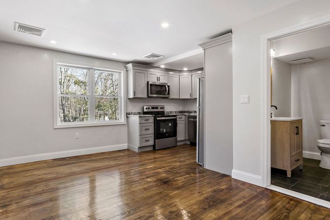 1 - 31 Farnum Pike, Condo with 3 bedrooms, 2 bathrooms and 2 parking in Smithfield RI | Image 7