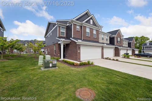 765 Hummingbird Dr, Rochester Hills, MI, 48307-4946 | Card Image
