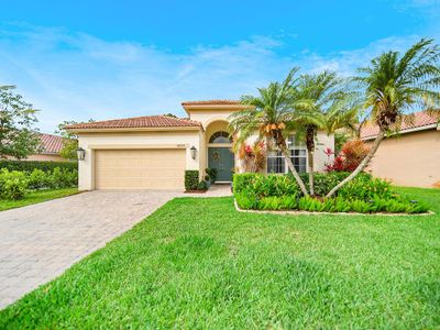 6935 Se Twin Oaks Circle, House other with 3 bedrooms, 2 bathrooms and null parking in Stuart FL | Image 2