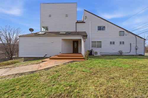 2 N Strawberry Hill Ln, West Nyack, NY, 10994 | Card Image