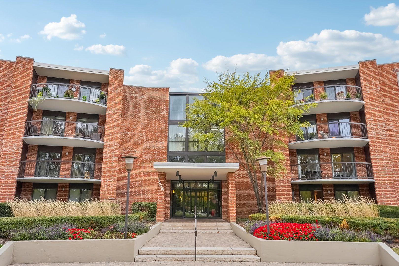 316B 1405 E Central Road, For Sale in Arlington Heights Zoocasa