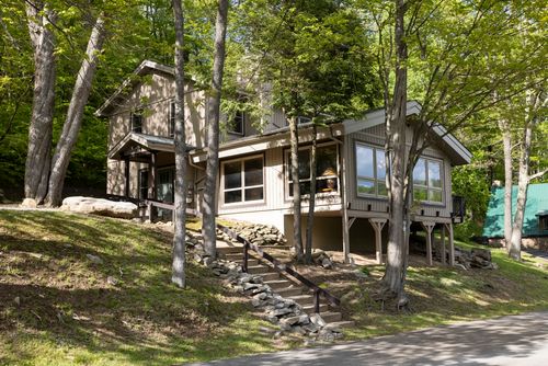 2226 County Line Rd, Champion, PA, 15622-3086 | Card Image