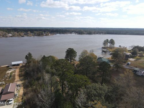 70 Bucaneer Cir, Carriere, MS, 39426-7381 | Card Image