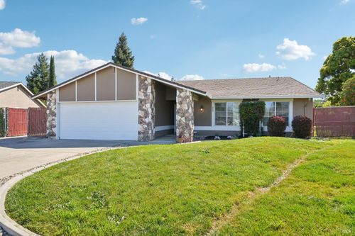 226 Richard Pl, Vacaville, CA, 95687-5233 | Card Image