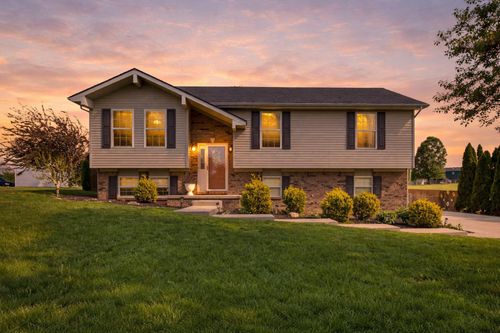 1212 Kenzie Ct, Berea, KY, 40403-9365 | Card Image