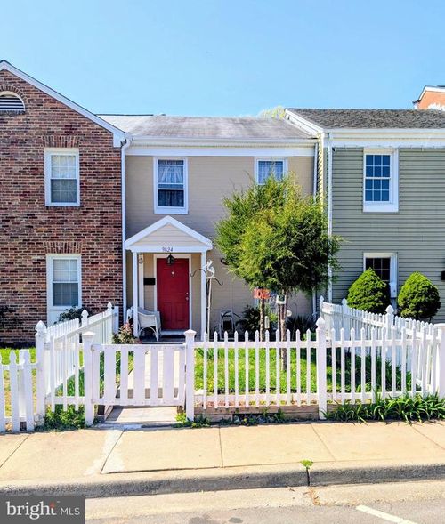 9824 Town Ln, MANASSAS, VA, 20110-5910 | Card Image