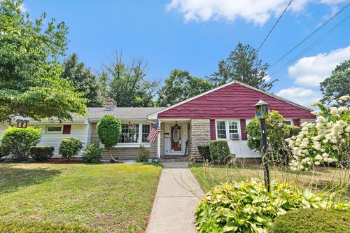 27 Hawkins St, Killingly, CT, 06239-3111 | Card Image