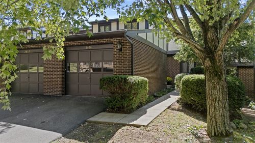 2828 Bingham Dr, Pittsburgh, PA, 15241-3923 | Card Image