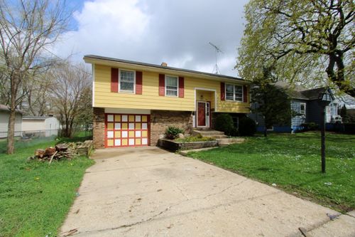 203 Donovan Ave, Woodstock, IL, 60098-2812 | Card Image