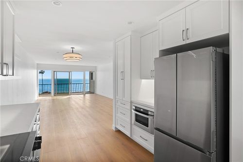 15-484 Cliff Dr, Laguna Beach, CA, 92651-1815 | Card Image