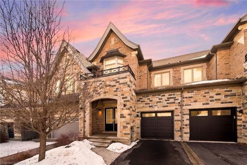 2466 Village Common, Oakville, ON, L6M0S2 | Card Image