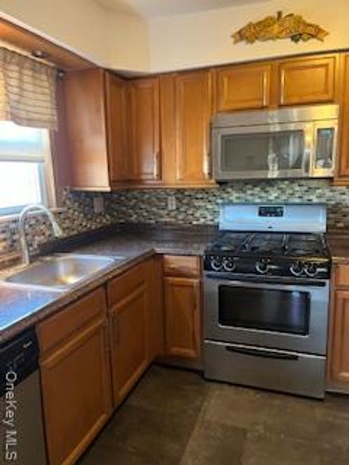 90-24 Spritz Rd, Ozone Park, NY, 11417-2719 | Card Image