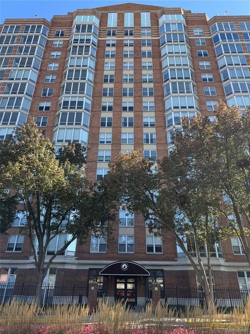 apt-905-250 E Harbortown Dr, Detroit, MI, 48207-5011 | Card Image