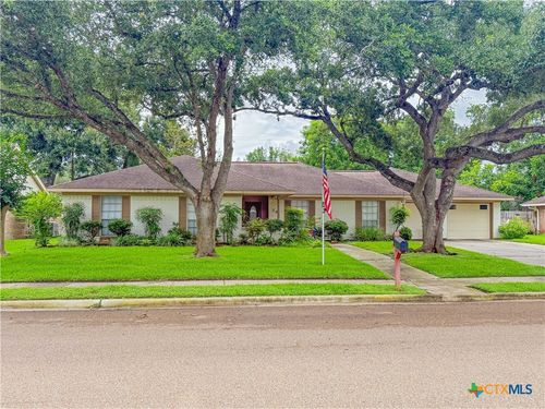 301 Berkshire Ln, Victoria, TX, 77904-1750 | Card Image